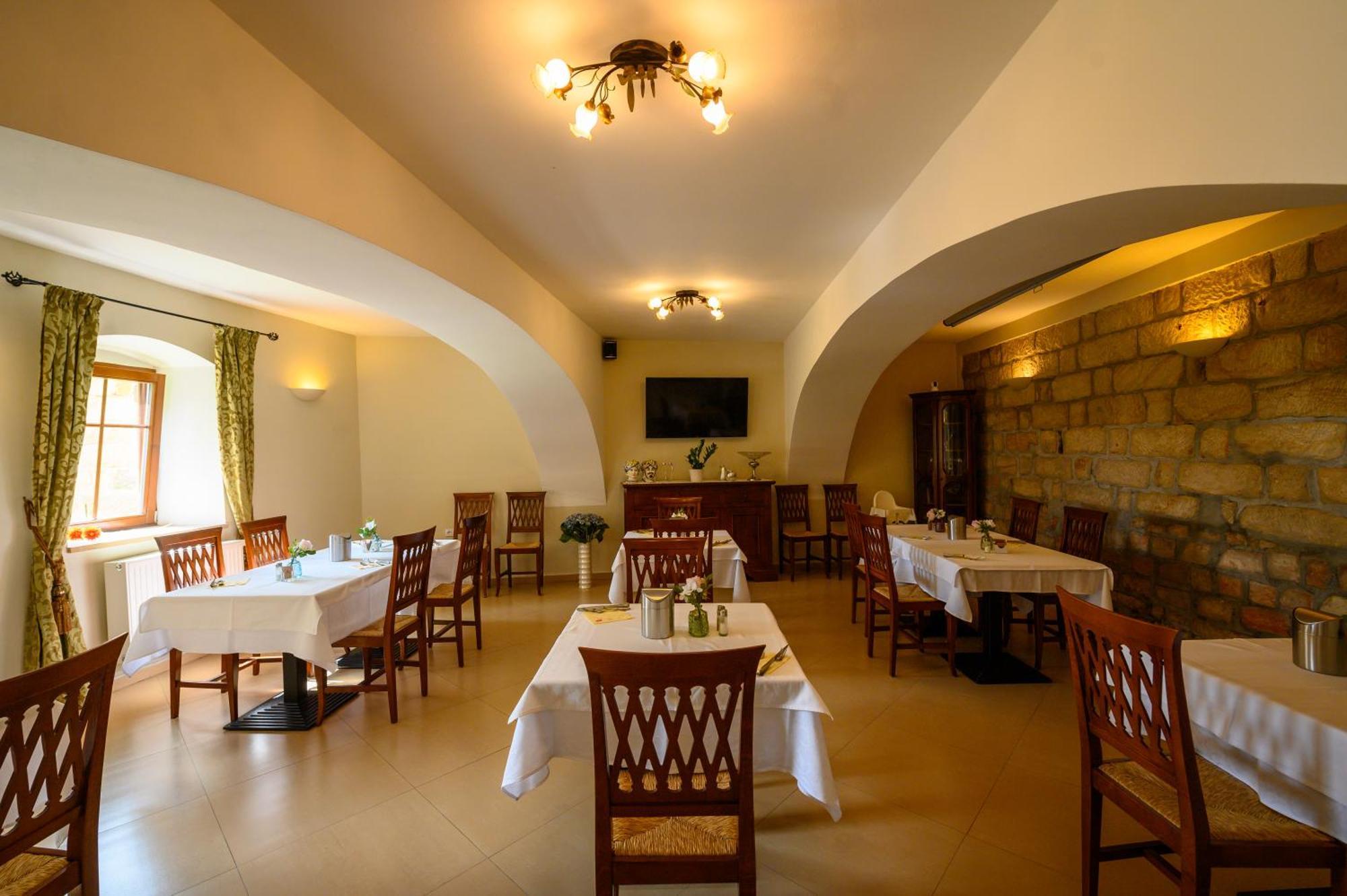 Hotel U Krale Йичин Экстерьер фото