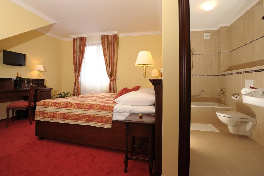 Hotel U Krale Йичин Экстерьер фото