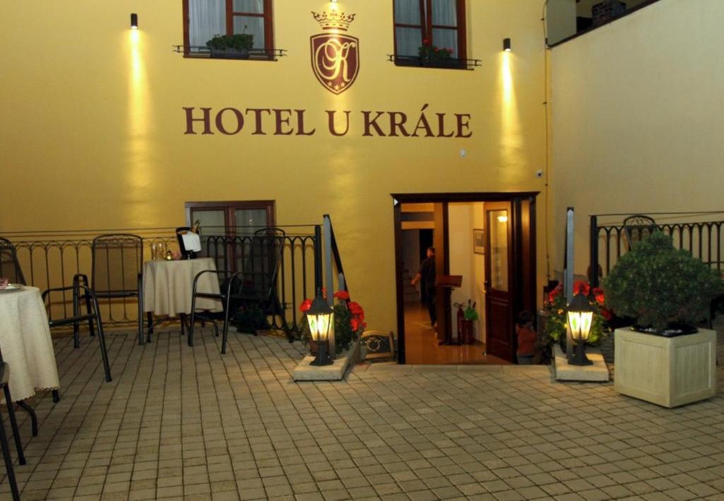 Hotel U Krale Йичин Экстерьер фото