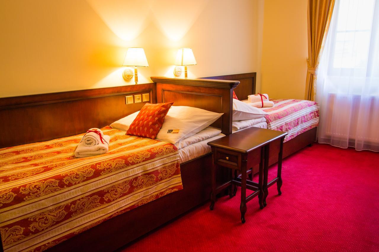 Hotel U Krale Йичин Экстерьер фото
