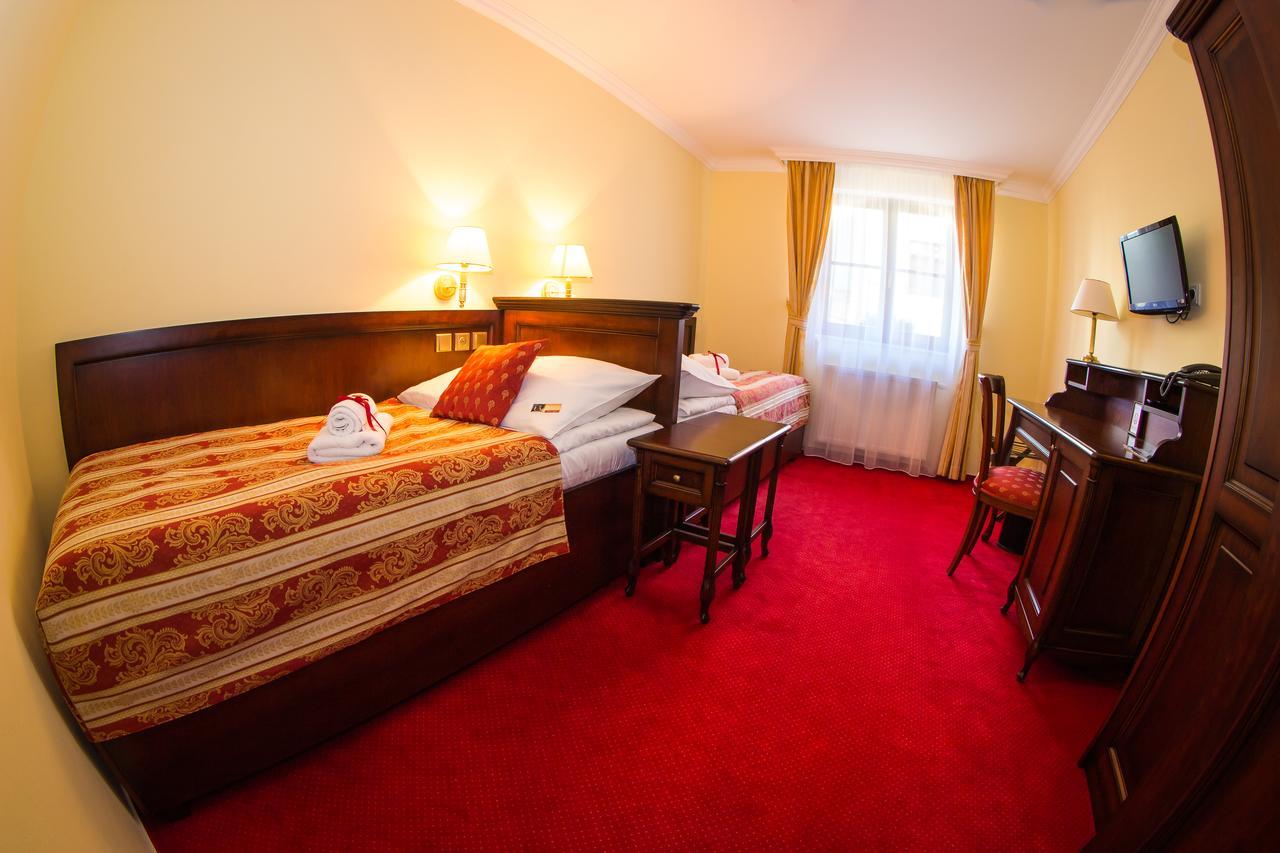 Hotel U Krale Йичин Экстерьер фото
