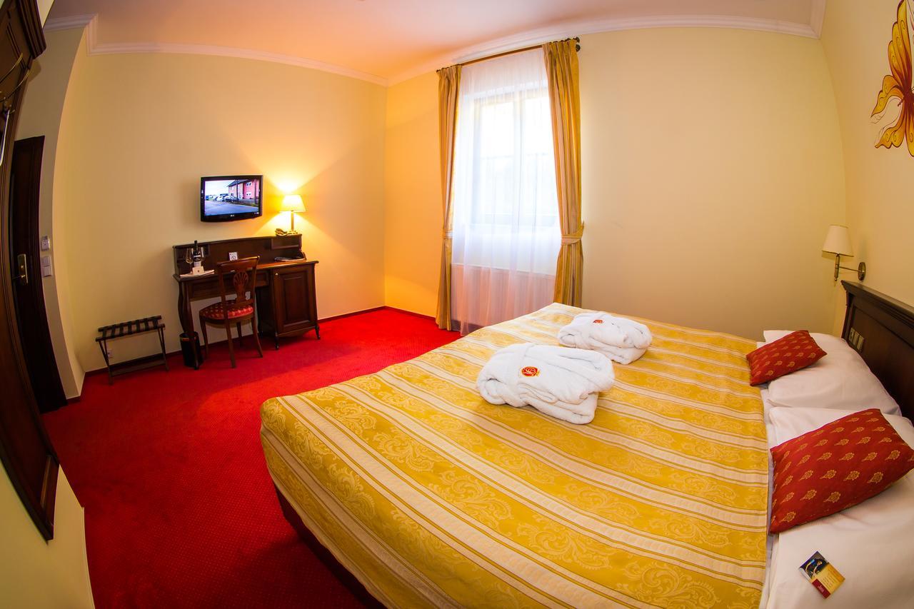 Hotel U Krale Йичин Экстерьер фото