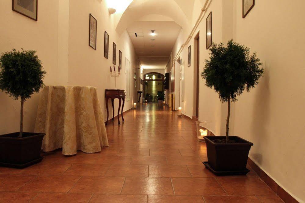 Hotel U Krale Йичин Экстерьер фото