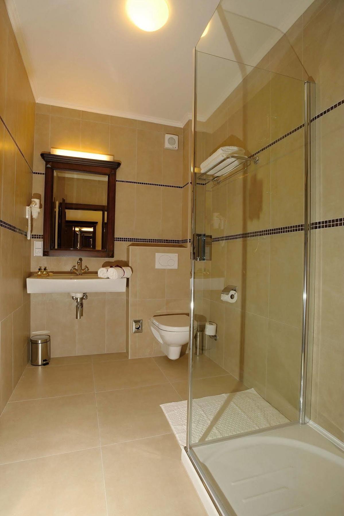 Hotel U Krale Йичин Экстерьер фото